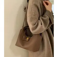 【阿芳专属】轻奢女式手拎包2025新款极简风单肩包水桶包通勤包