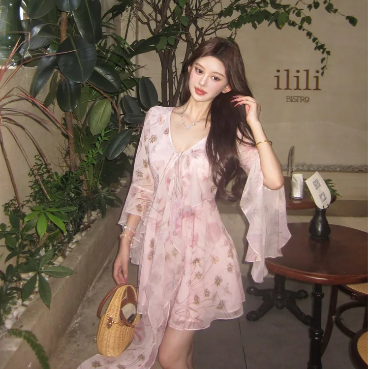 法式V领喇叭袖绑带飘带收腰显瘦连衣裙女夏度假风纯欲短裙