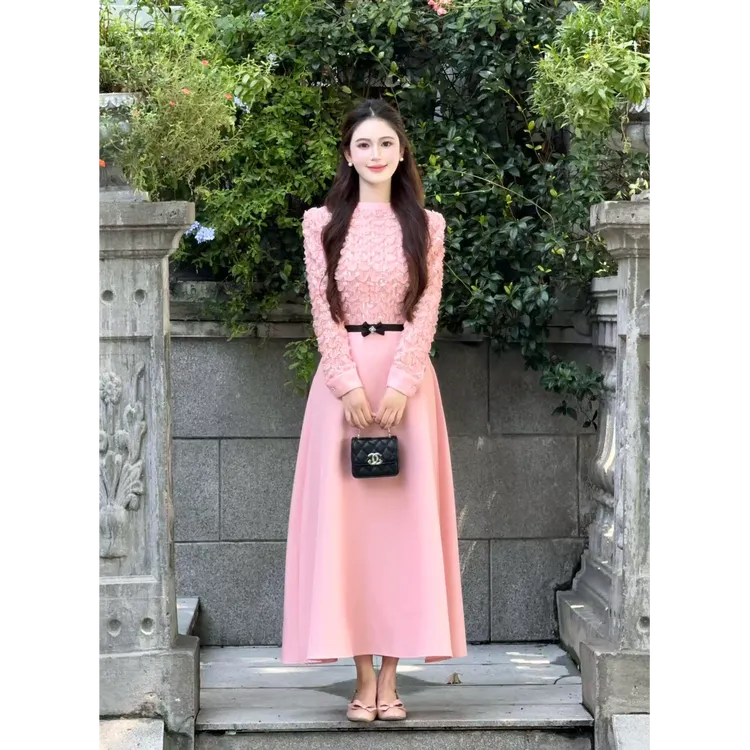 【樱桃布蕾】LiLi小香风显贵千金感粉色花瓣亮片拼接连衣裙XMZH9692