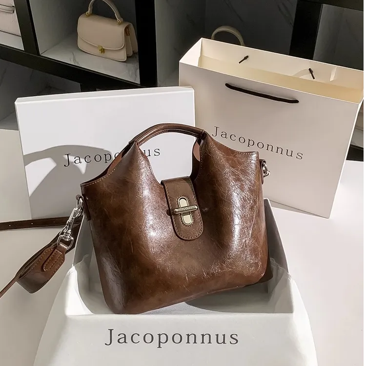 【雅各邦】雅丹真皮水桶包2025新轻奢高潮流百搭复古小拎包斜挎