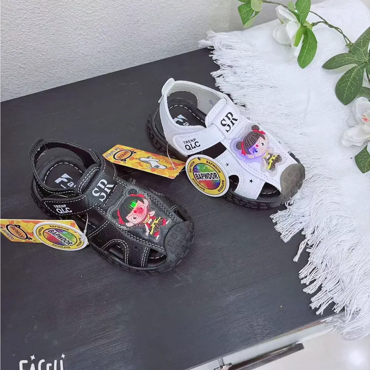 溯溪新款哪吒包头超软宝宝1-3岁儿童男1-3岁男鞋3-6岁童鞋