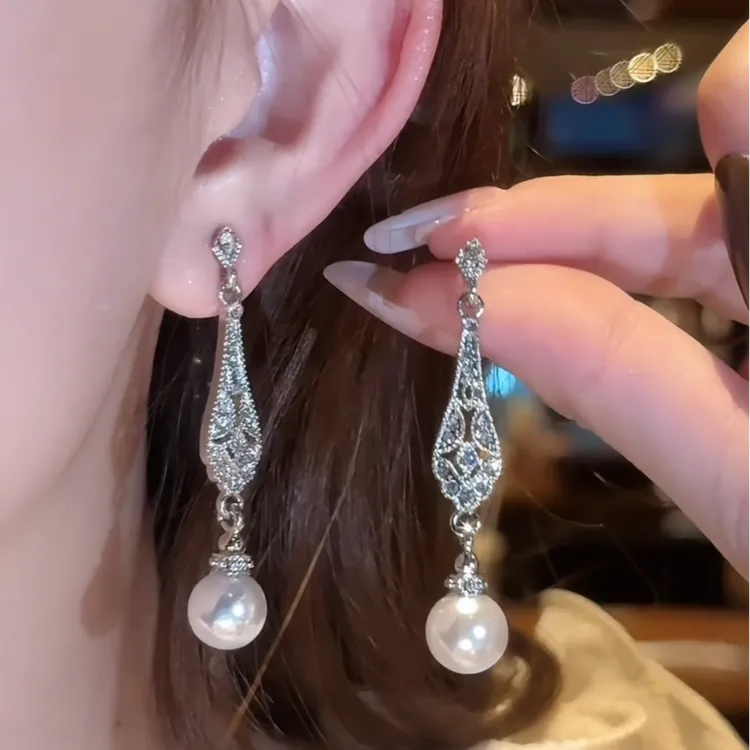 铜合金耳饰 银钻珍珠垂帘耳钉时尚轻奢个性耳饰新款耳饰