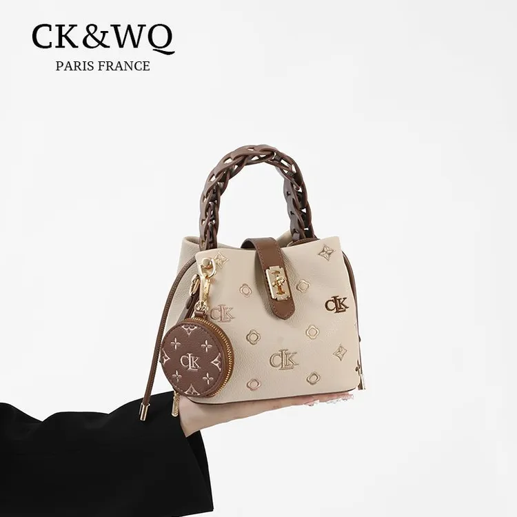 /包包女款爆款2025新款 时尚百搭压纹手提单肩斜挎水桶包