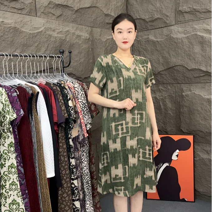 宽松显瘦中长款连衣裙女装气质大码V领