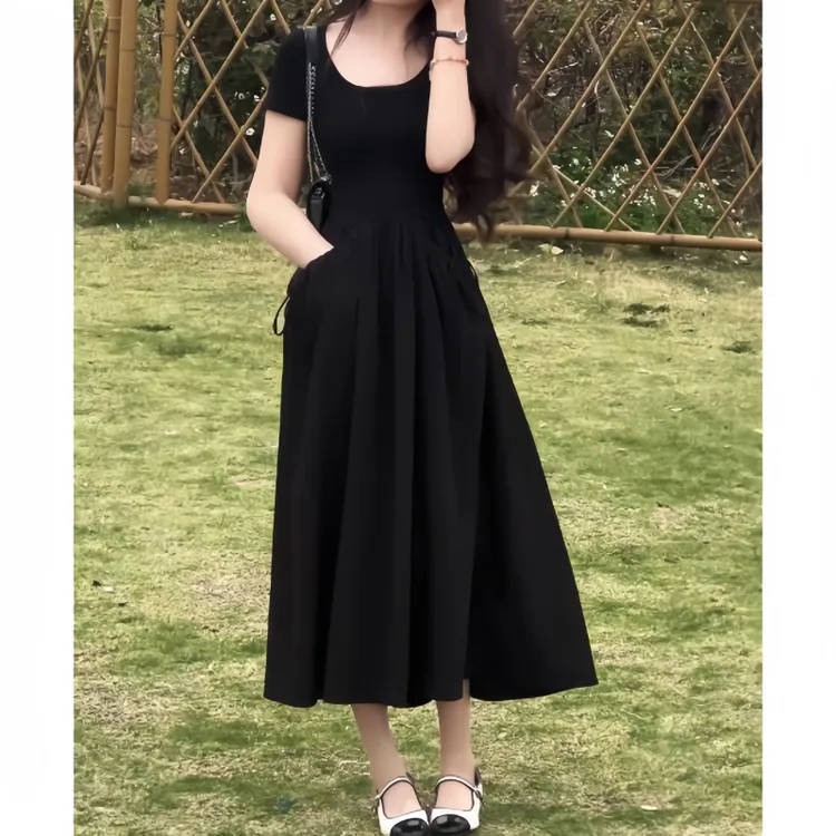 2025夏季新款大码女装小众时尚风设计感赫本风黑色连衣裙方领小裙