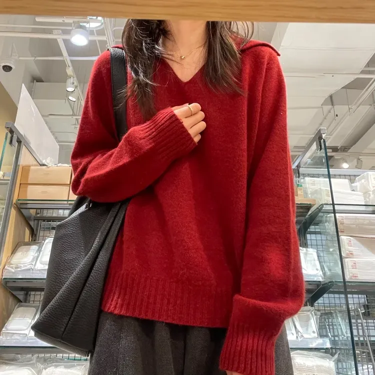 2025秋冬新款韩系翻领设计感针织毛衣女慵懒宽松简约百搭红色毛衣