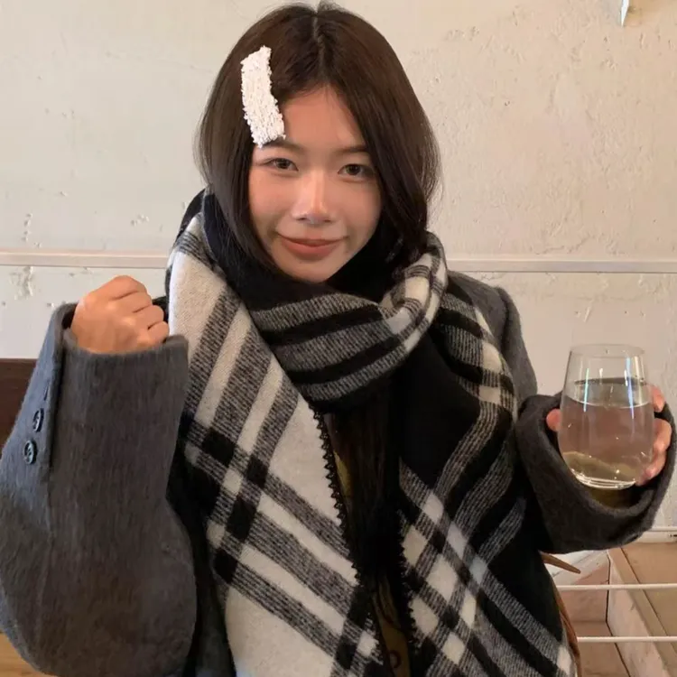 2025全智贤同款 高级感黑白双面格围巾女保暖百搭羊毛混纺围脖