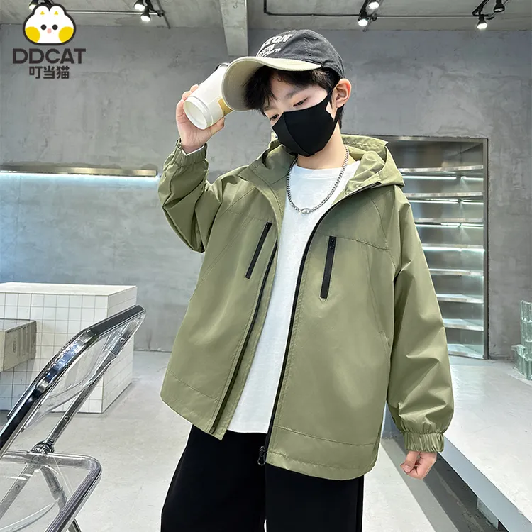 叮当猫男童春季外套2025新款洋气中大童男孩连帽冲锋衣儿童防风衣