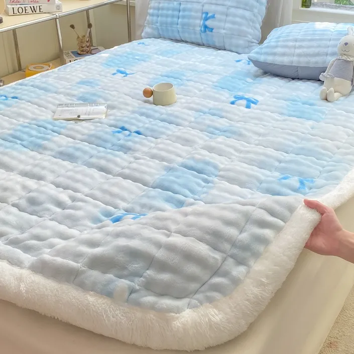 牛奶绒泡泡床垫亲肤夹棉床垫宿舍防潮床垫加厚牛奶绒床垫秋季床垫