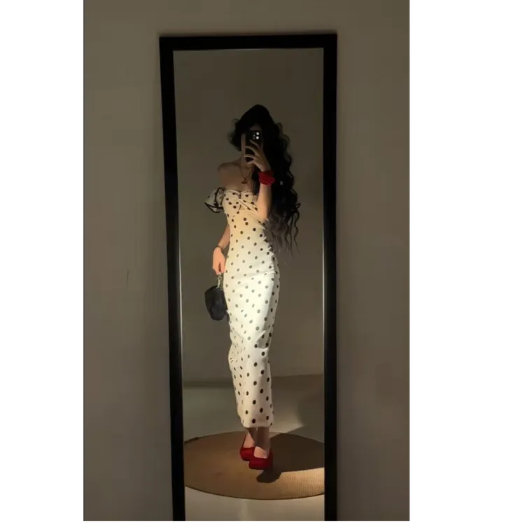 2025春季新款法式复古设计感一字肩波点包臀裙女气质优雅抹胸长裙