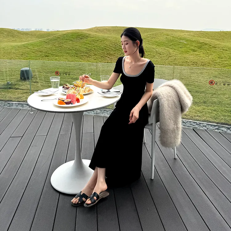 2025夏季撞色方领法式短袖连衣裙显瘦女装性感中长款韩版长裙