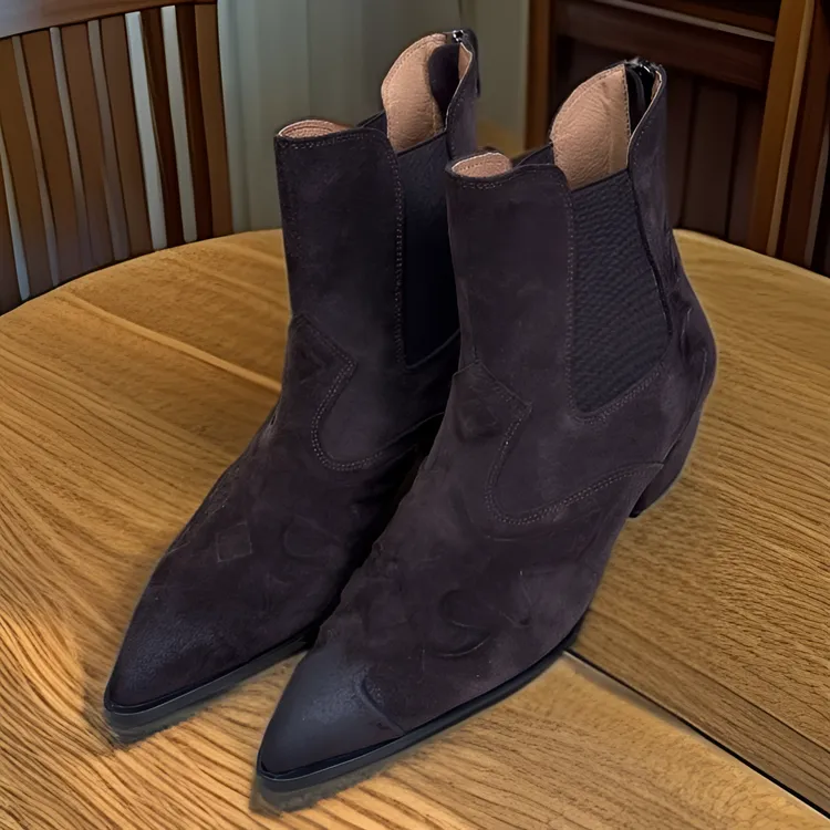 原创牛皮短靴高跟尖头西部牛仔靴真皮百搭雕花粗跟女靴欧美风酷帅