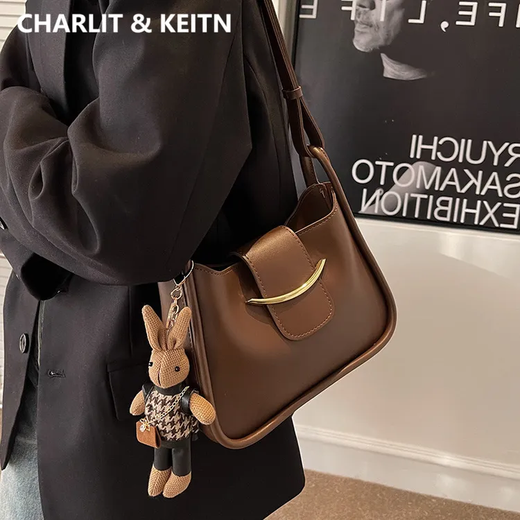 CHARLIT&KEITN今年流行包包女2025新款秋冬高级感小众真皮斜挎包