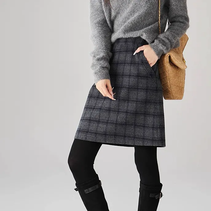 法式高级灰毛呢格子半身裙025秋冬新款显瘦a字包臀裙大码百搭中裙