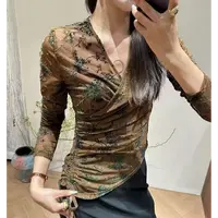 抽绳V领复古提花打底衫