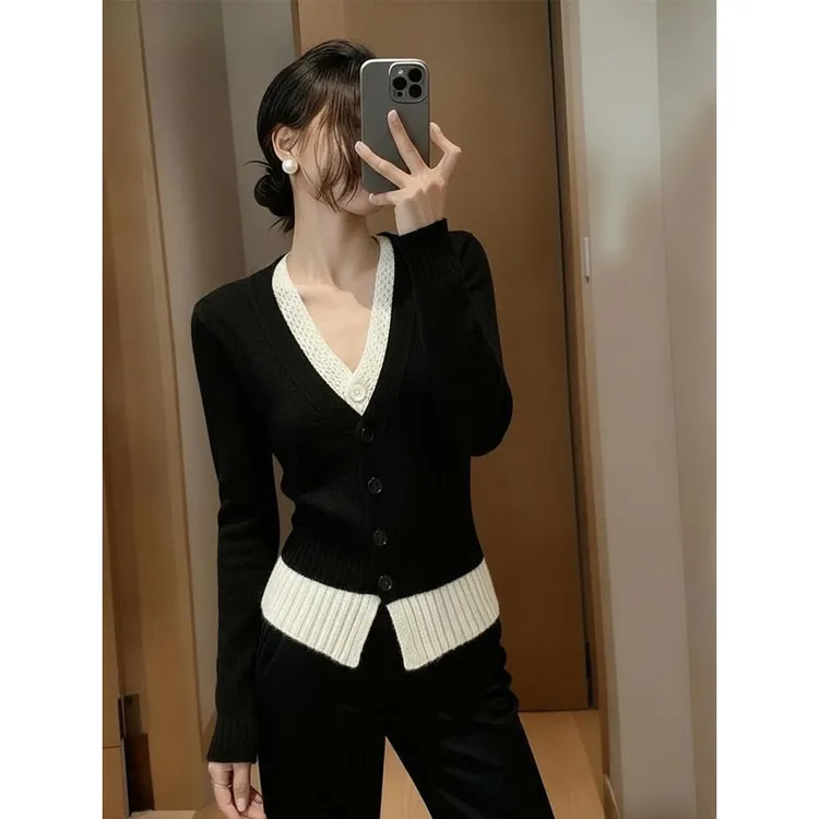 黑色假两件毛衣女2025秋时尚洋气高级感巨好看软糯气质小香风上衣