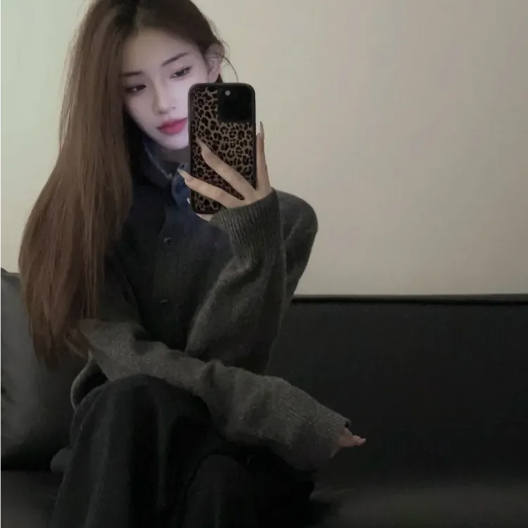 2025秋冬新款时尚针织上衣气质显瘦休闲百搭圆领开衫长袖慵懒风女