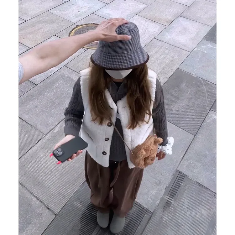 2025秋季新款女韩系穿搭宽松毛绒绒马甲长袖毛衣开衫高腰阔腿长裤