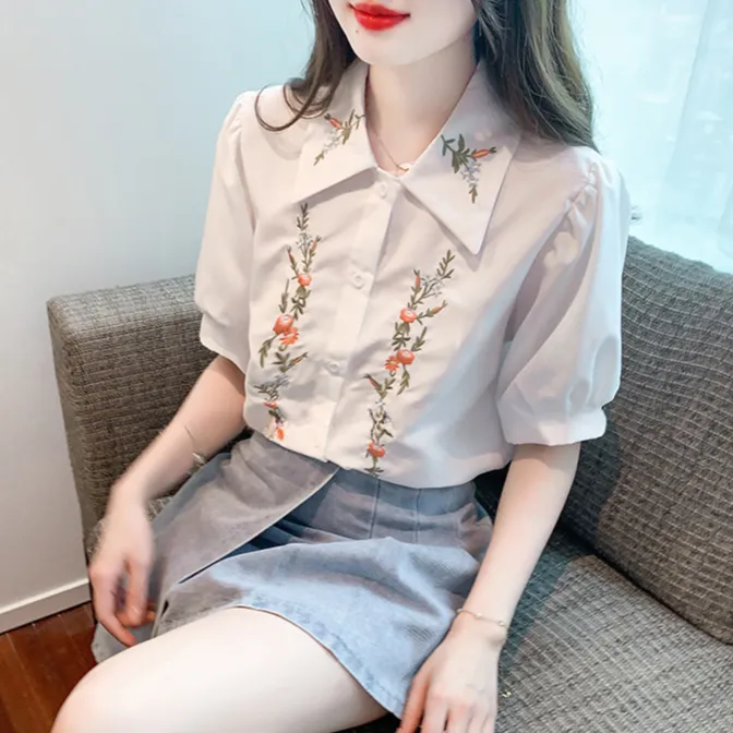 2025年夏季女装新款法式设计感宽松刺绣女士衬衫洋气减龄短袖上衣