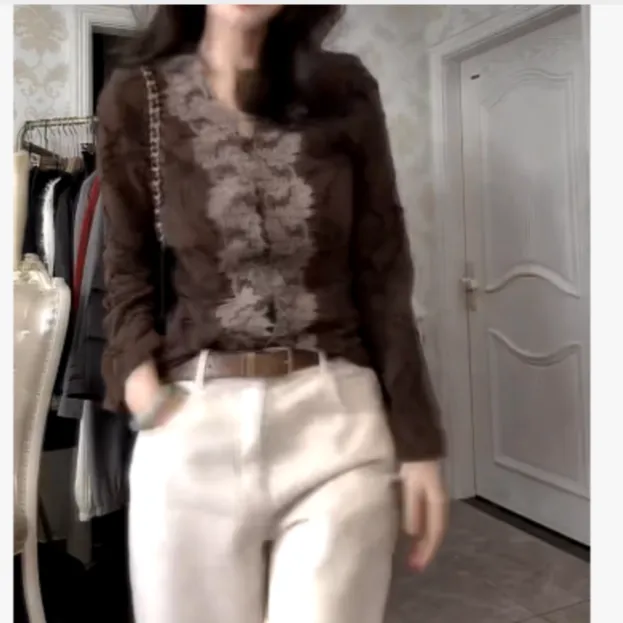 2025冬季新款潮流韩版爆款网红蕾丝洋气打底衫XHU