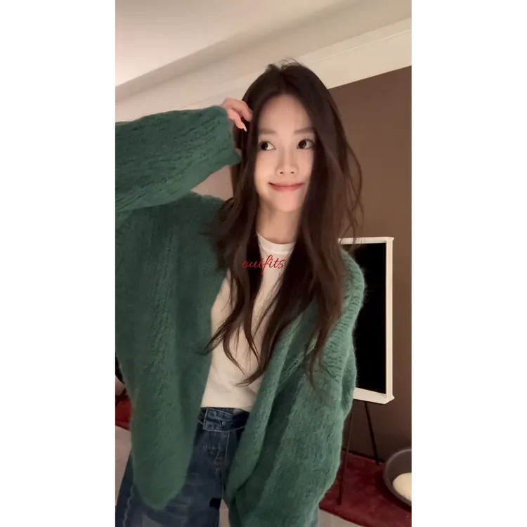 MARIE.COCO绿色炸街复古宽松慵懒风早秋毛衣穿搭显瘦牛仔阔腿裤子