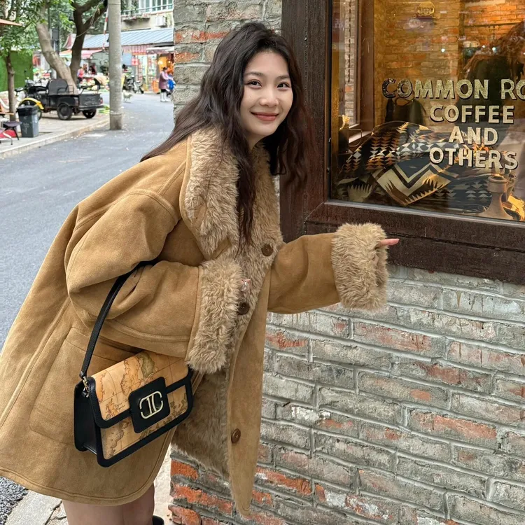 两穿皮毛一体环保羊羔毛机车服2025冬季中长款宽松加厚毛毛外套女