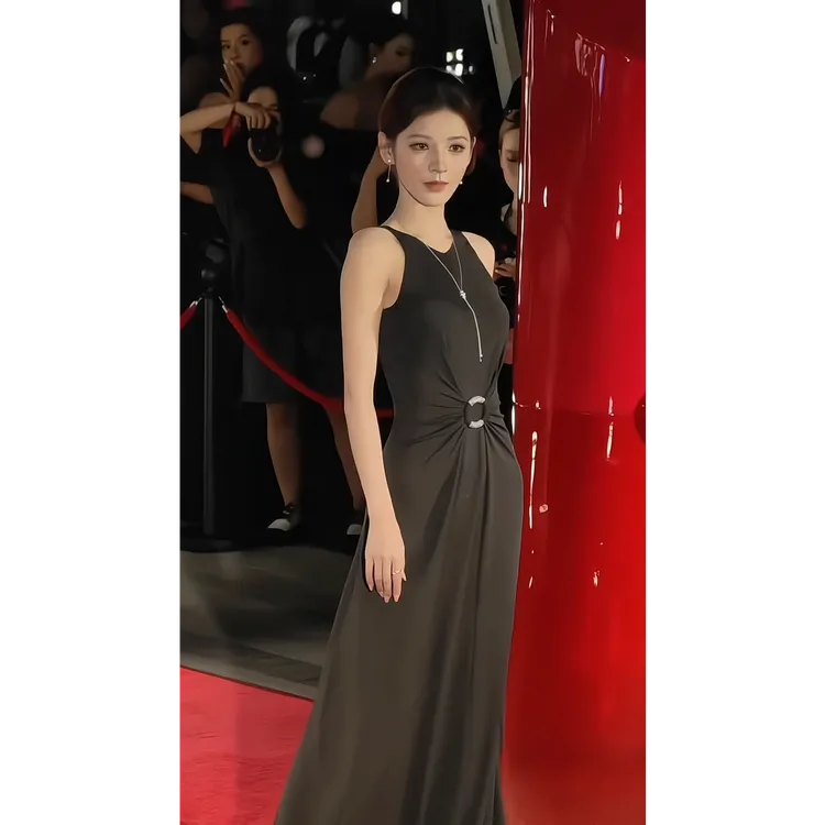 【张予曦同款】2025秋季新款法式高级感背心褶皱长裙修身无袖连衣裙