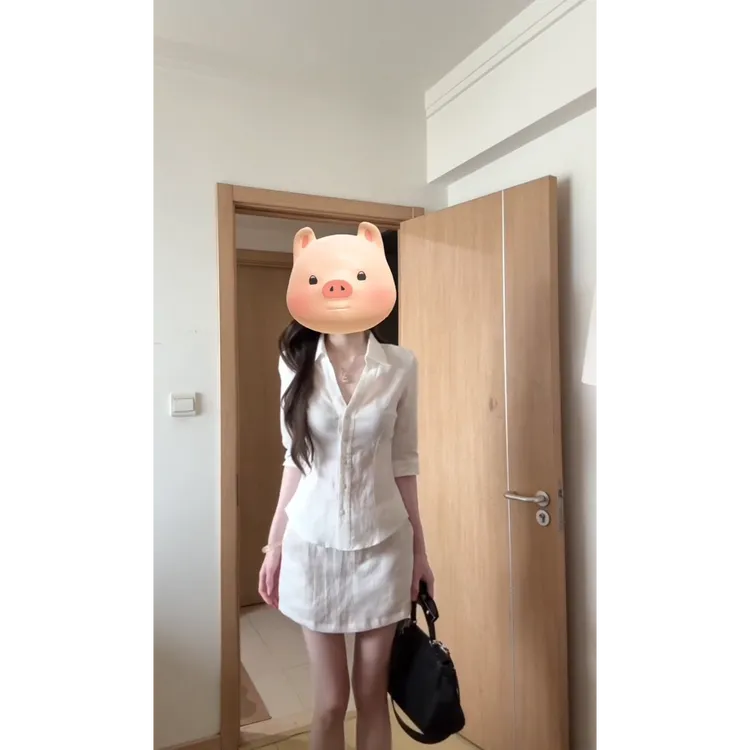 MARIE.COCO小众高级感轻职风穿搭修身V领衬衫上衣气质A字裙两件套