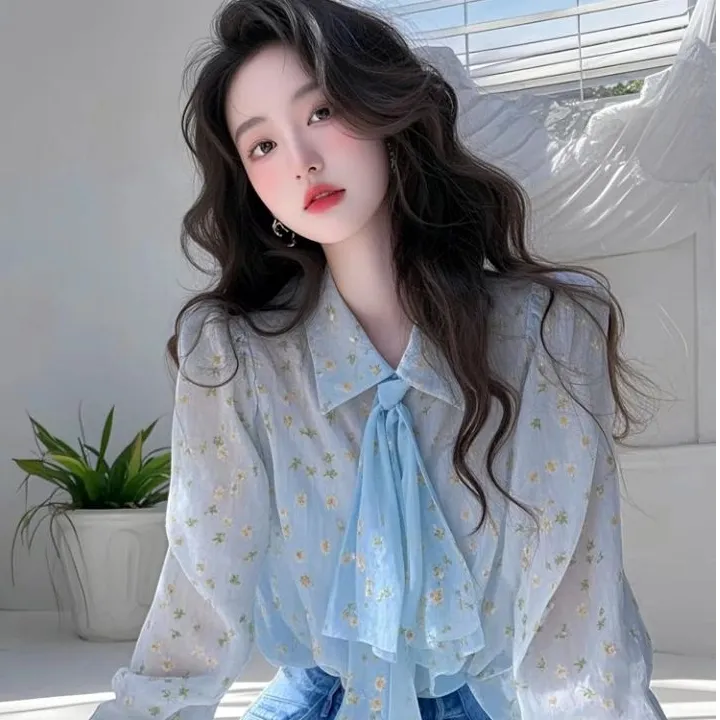 春装2025新款小衫设计感蓝色碎花衬衫女款高级感轻奢气质减龄洋气