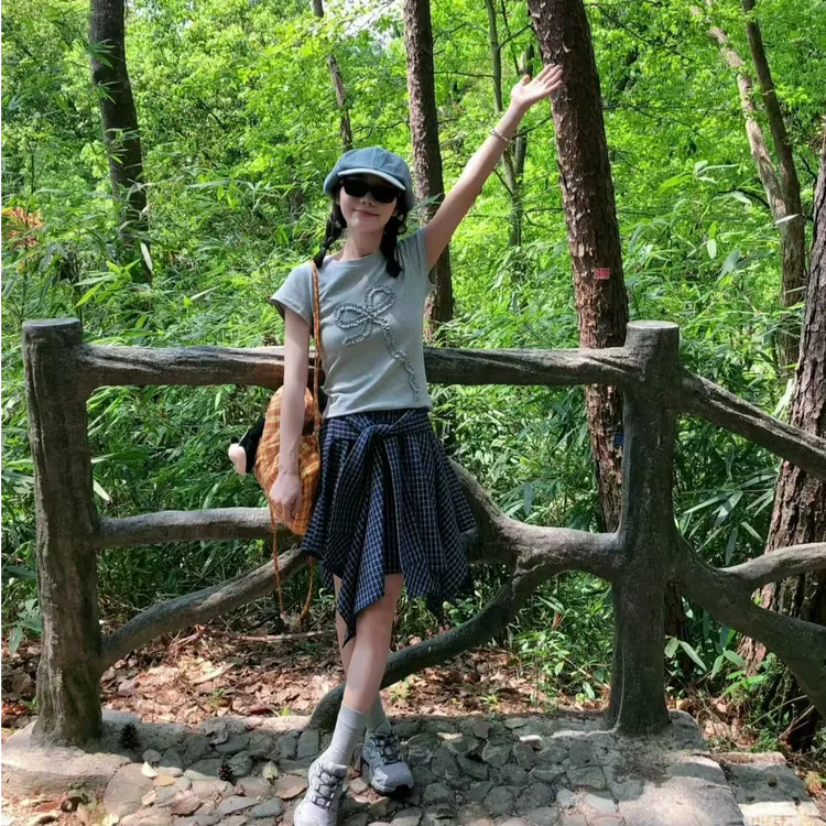 美式灰色蝴蝶结正肩短袖t恤女夏季设计感不规则格子绑带半身裙