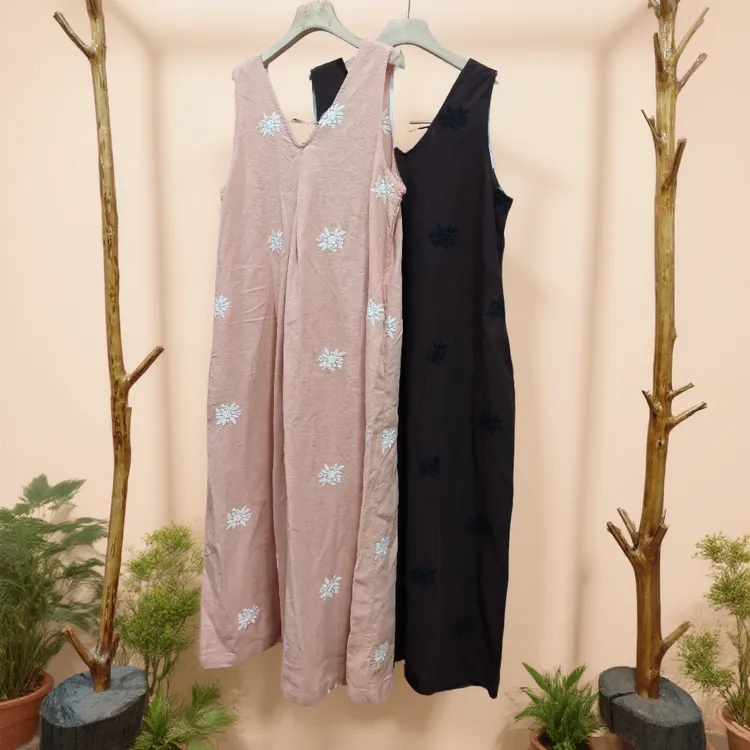 新款亚麻刺绣无袖长款连衣裙气质显瘦小众设计