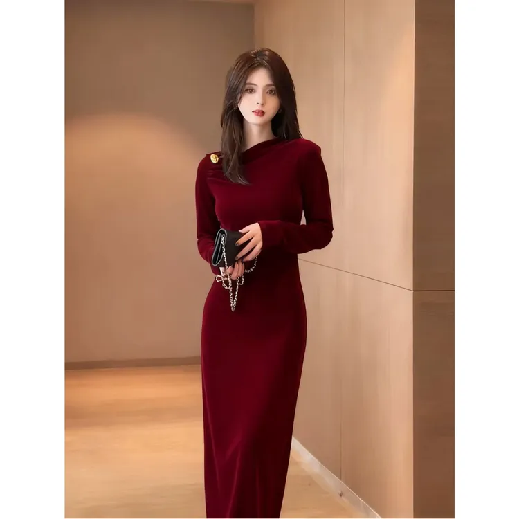酒红色丝绒长袖连衣裙女秋冬季高级感气质修身宴会礼服长裙
