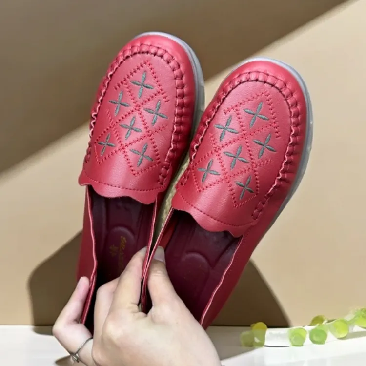 秋季防滑真皮女鞋软底奶奶鞋浅口平底鞋女单鞋久走不累脚妈妈鞋子