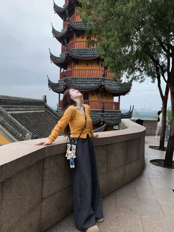 2025秋季新款韩系慵懒风大圆领针织开衫搭配阔腿裤气质两件套