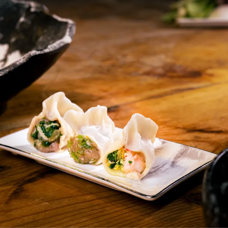 酸菜长白山榆黄蘑白菜芹菜水饺猪肉东北酸菜饺子包邮