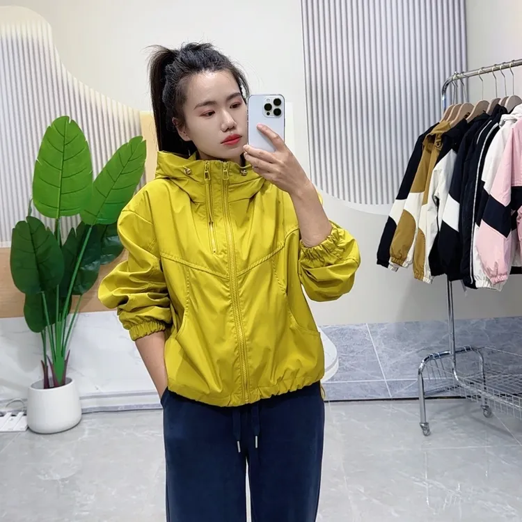 小个子冲锋衣女春秋季爆款短款外套运动2025新款洋气夹克女士上衣
