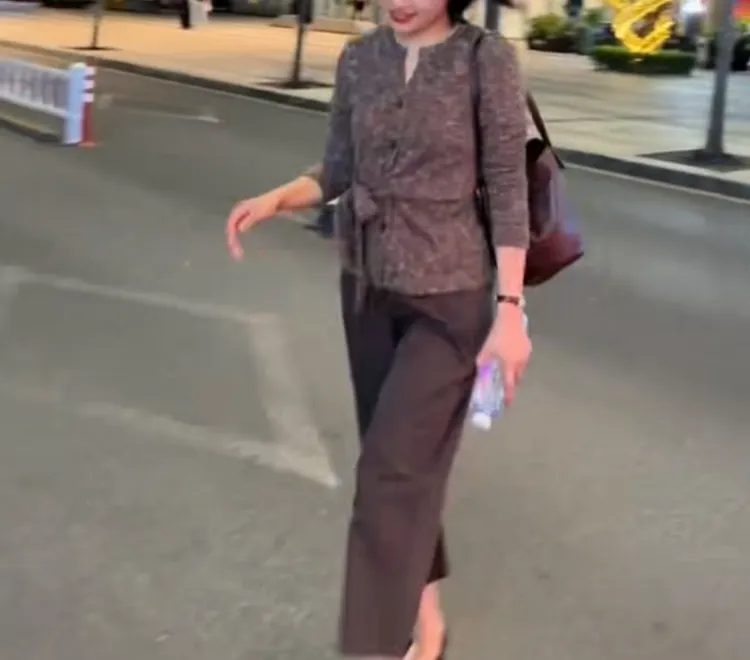 2025早秋时尚潮流百搭爆款女装初QX9