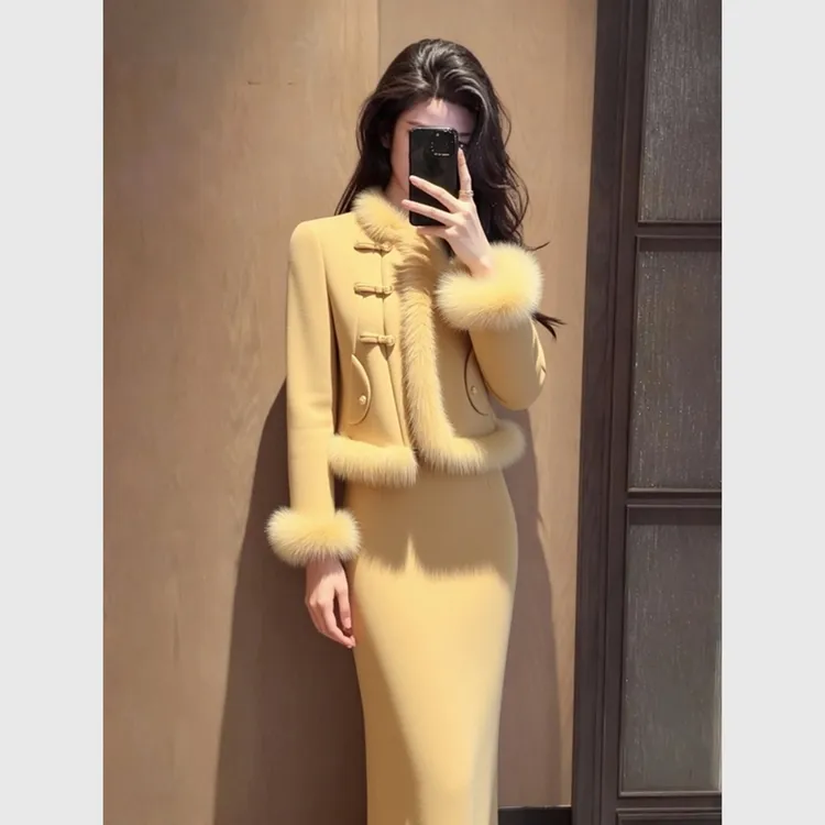 冬季女装气质高级感时髦洋气甜美小香风套装黄色毛绒外套半身裙子