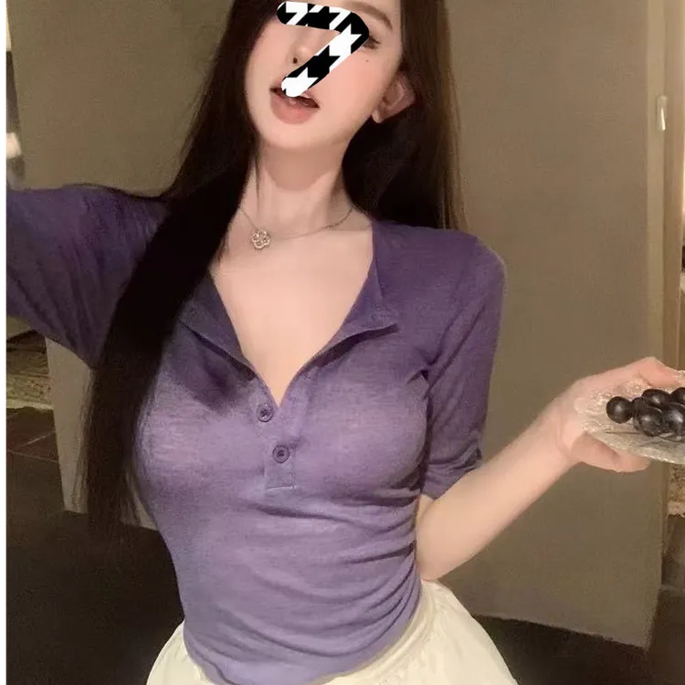 薄款性感V领紫色五分袖ｔ恤女夏季美式辣妹修身设计感纽扣中袖上衣