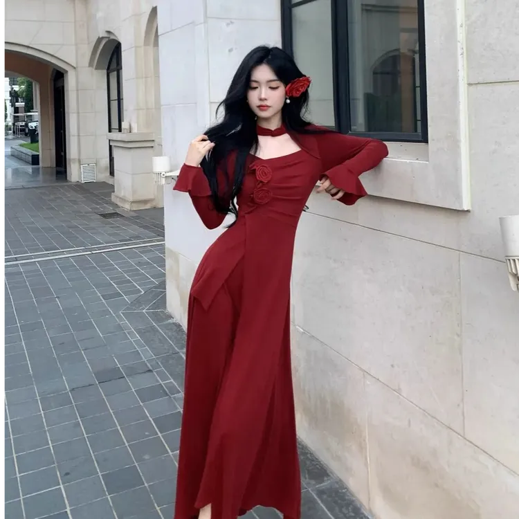 显白玫瑰红收腰不规则设计感连衣裙订婚敬酒服圣诞氛围感新年战袍