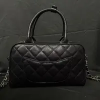 LQ-WITH-QUEEN真皮女包枕头保黑色-鱼