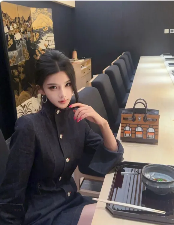 法式复古气质轻熟风长袖时尚显瘦设计感修身连衣裙女2025秋季新款