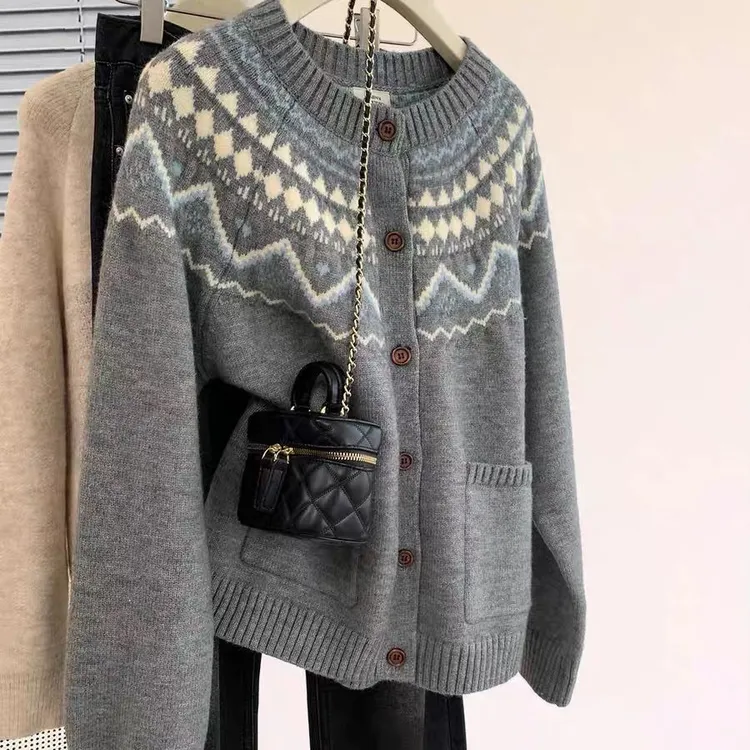 费尔岛圆领毛衣外套女秋冬季新款软糯宽松慵懒风针织开衫上衣厚款