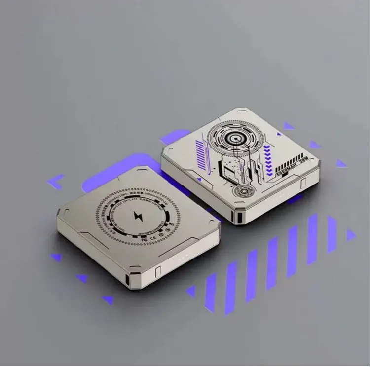 准新品  机甲风无线磁吸便携式充电宝5000毫安