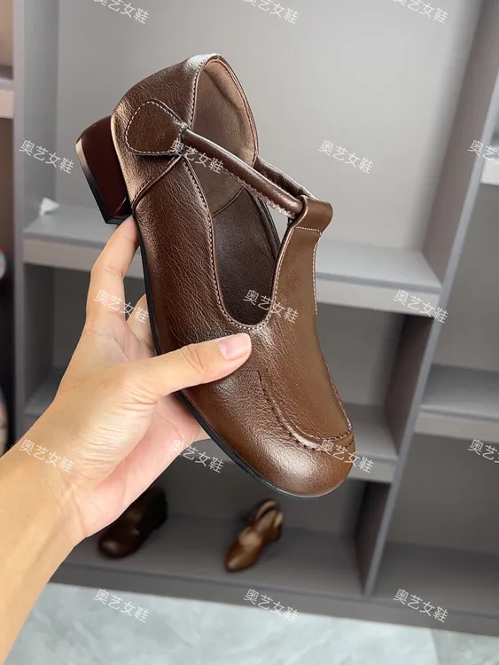 新款羊皮时尚真皮粗跟单鞋休闲鞋女舒适百搭圆头中跟一字带魔术贴