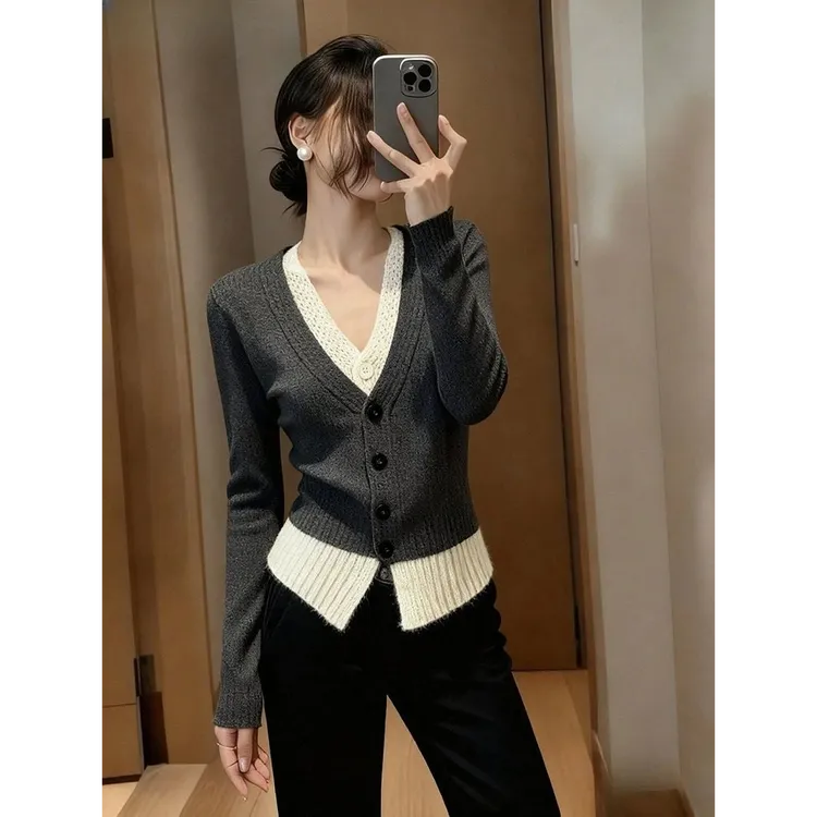 灰色假两件毛衣女2025秋时尚洋气高级感巨好看软糯气质小香风上衣