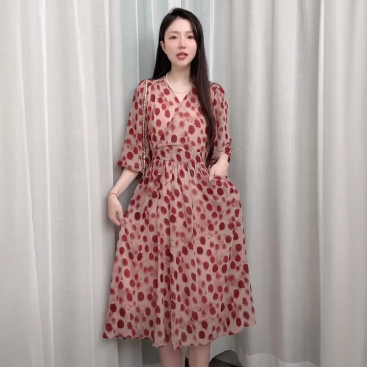 法式红色波点连衣裙女夏V领高级感灯笼袖新款中长裙印花休闲夏季