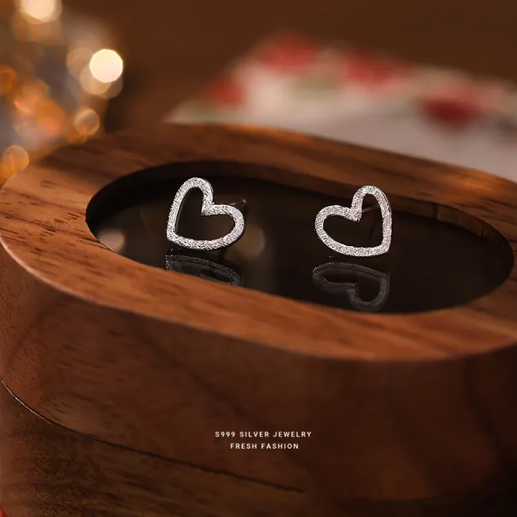 足银耳饰 波光粼粼爱心耳钉女足银时尚百搭磨砂镂空心形甜美耳饰