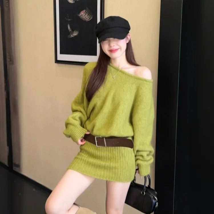 纯欲风露肩毛衣裙子女2025秋冬新款辣妹包臂针织连衣裙一字领上衣