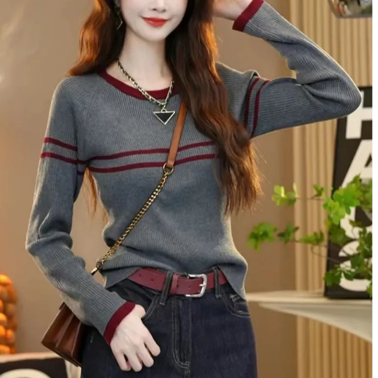 时尚优雅条纹撞死设计圆领长袖针织衫女秋冬独特百搭打底针织衫